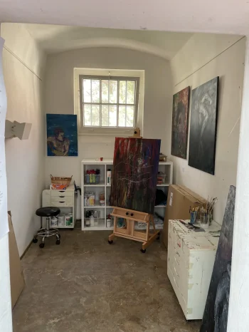 Einzug ins Atelier 2023 bei prideART im theKnast Berlin
